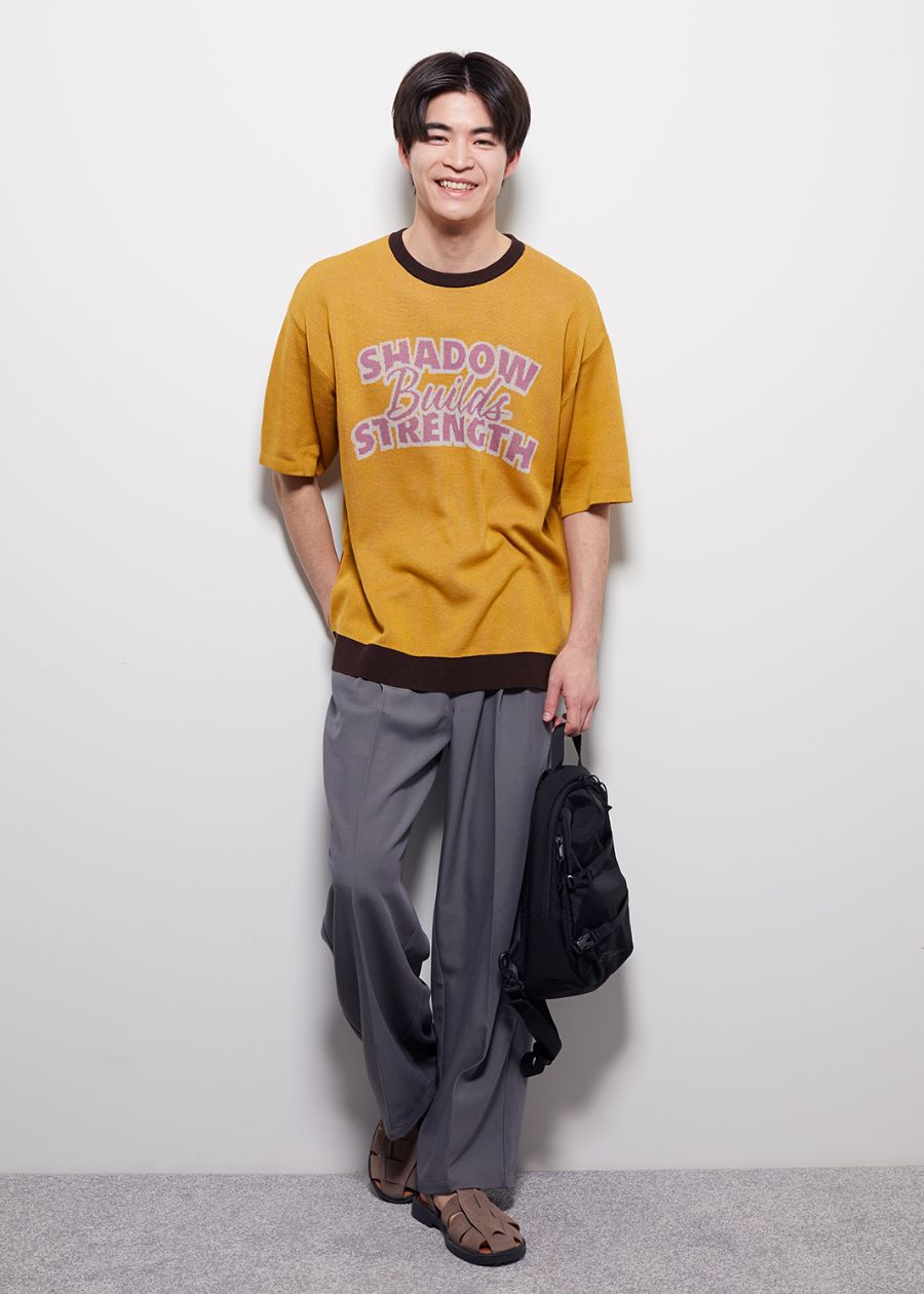 グラフィックロゴニットＴ