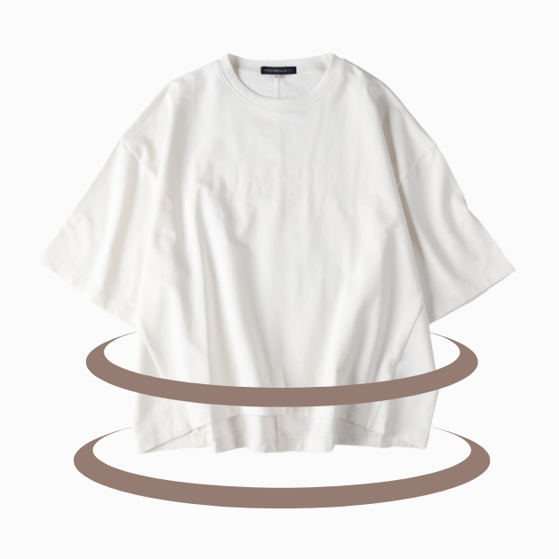 ゆったり目のシルエットで気になる腰回りやお尻回りもカバー