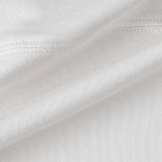 上品見えする素材、インレイを使用。裏面はふんわり柔らかいタッチ感で着心地も◎